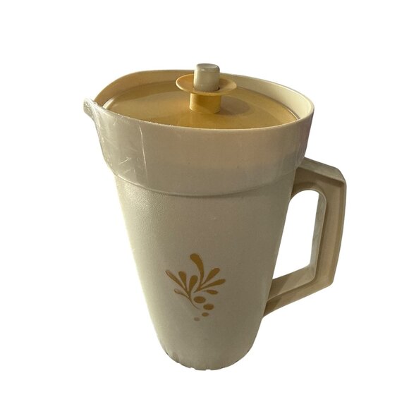 Vintage Tupperware Beige & Yellow Pitcher With Lid - 8.5" Tall 2 Qt #800-6 - Picture 2 of 7